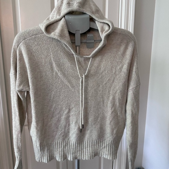American Eagle Outfitters Sweaters - American Eagle Outfitters Cropped Hooded Sweater